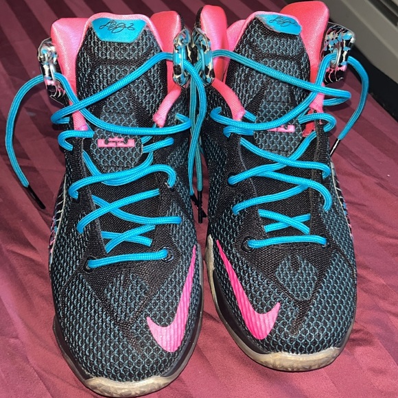 LEBRON 12s size 4.5 - Picture 2 of 6